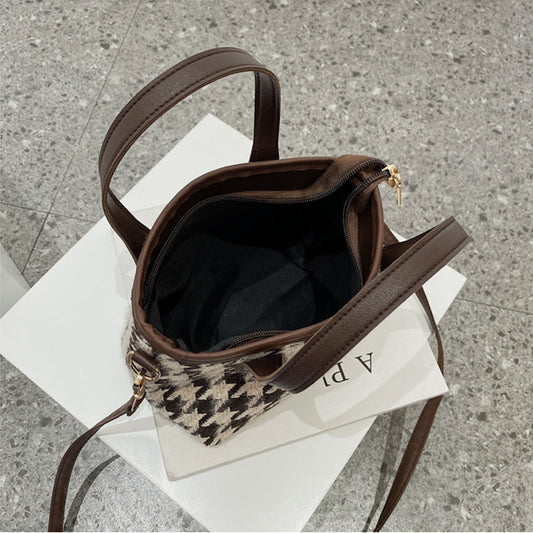 Chic Houndstooth Checkerboard Shoulder Bag: All-Match Portable Tote for Women